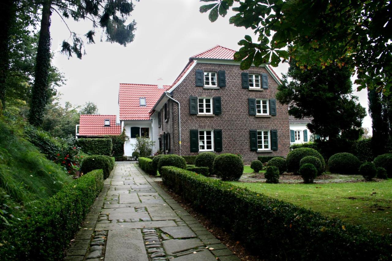 Landhaus In Idyllischer, Ruhiger Lage Und Flughafennaehe Ratingen Kültér fotó